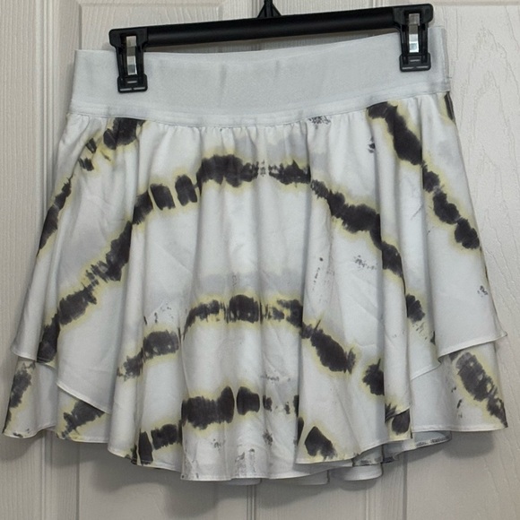Lululemon | Rival HR Transverse Yellow Multi court Skirt Sz 8 - Picture 1 of 8